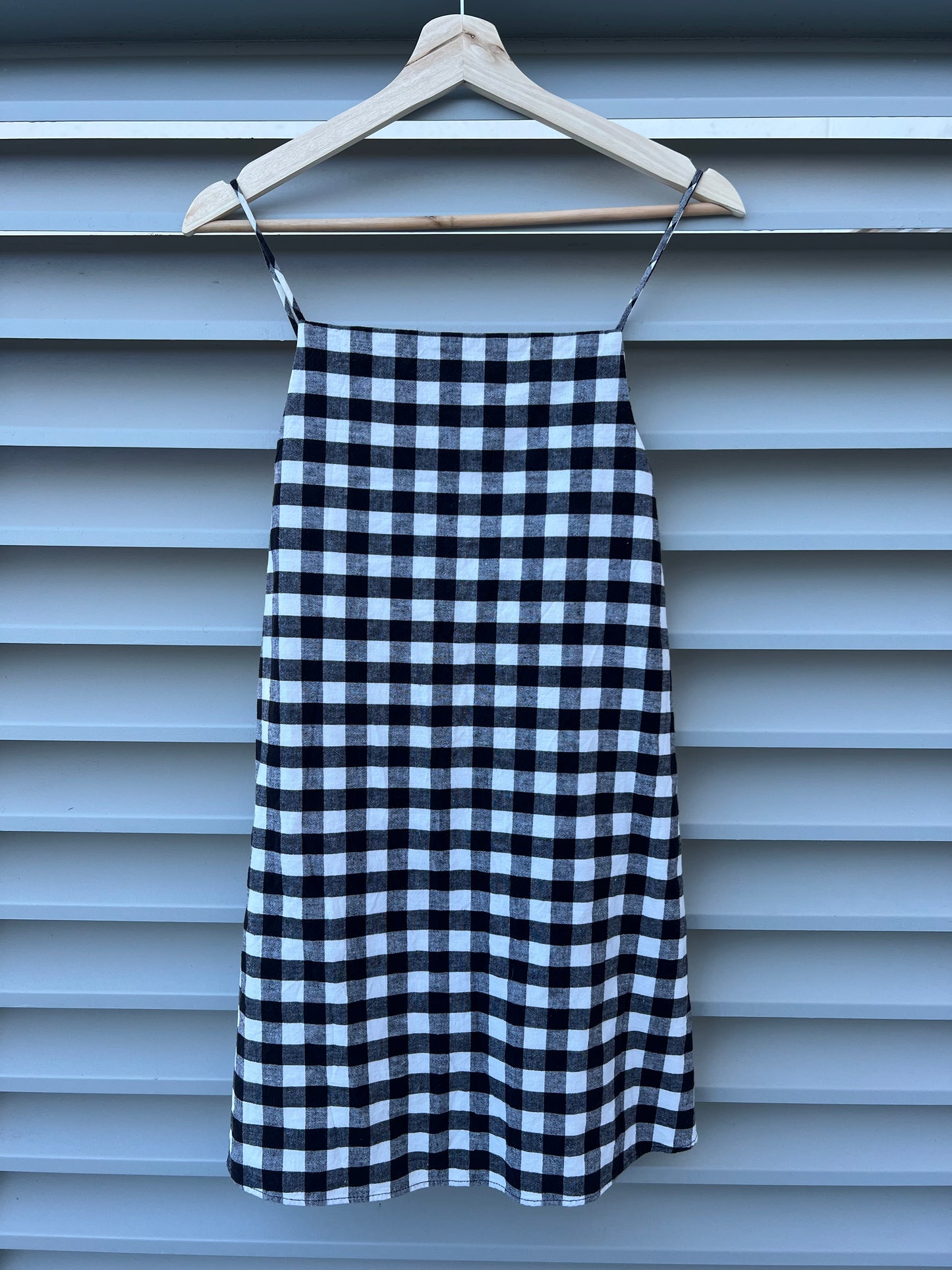 ZARA. Vestido cuadros negro y blanco