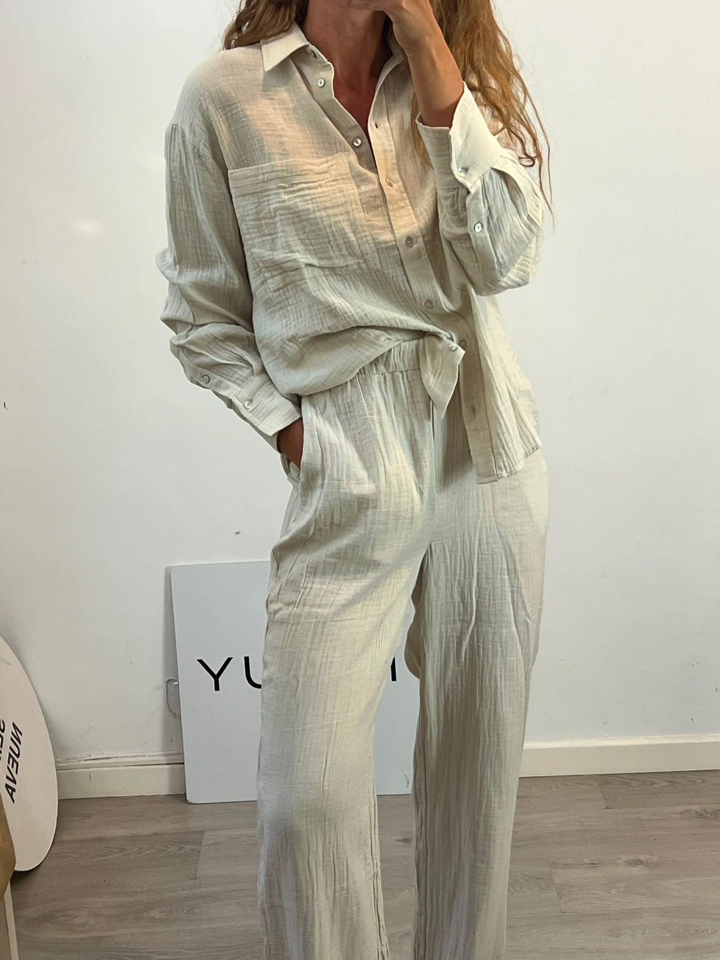 MANGO. Total look beige algodón