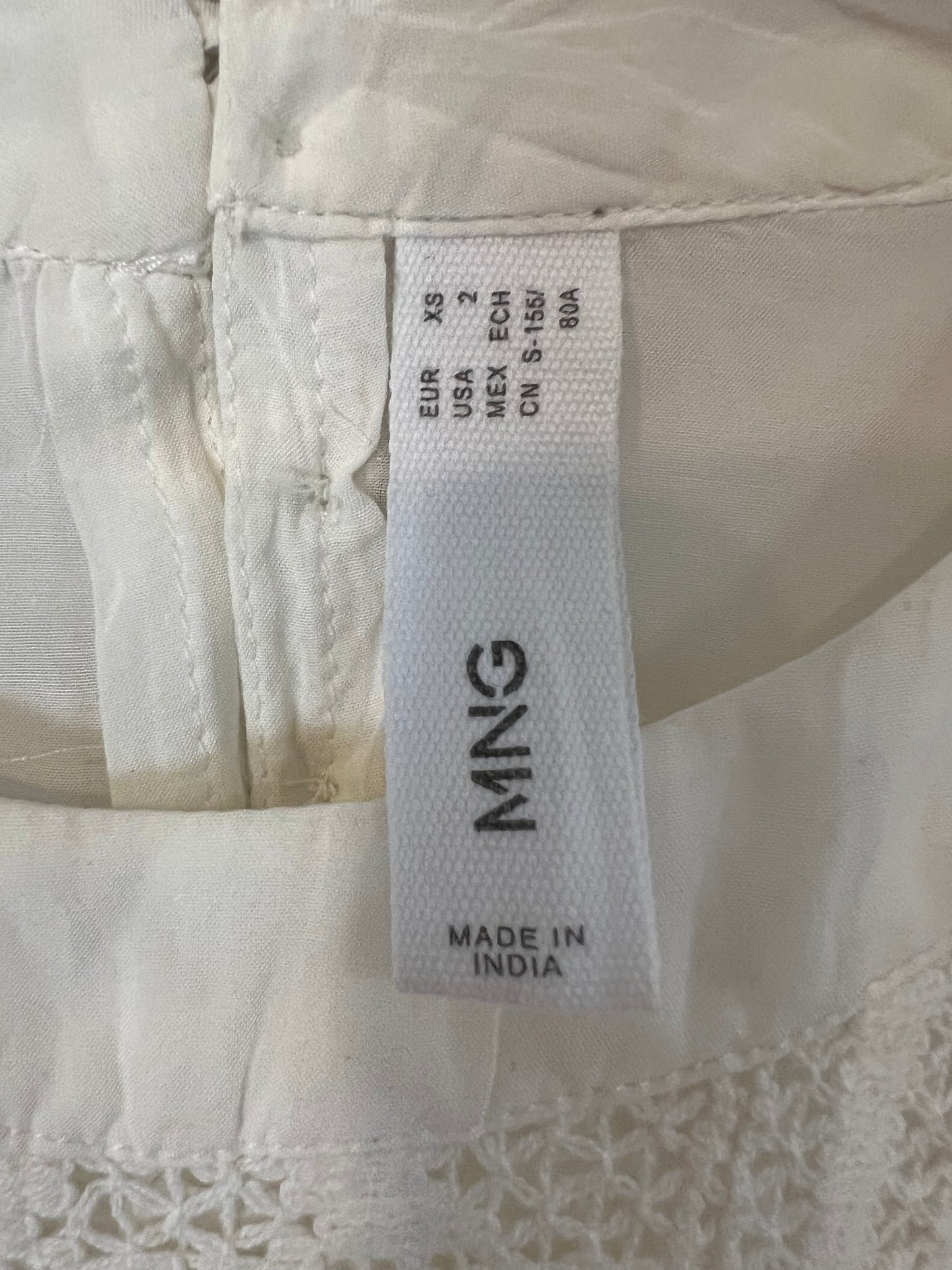 MANGO. Ecru blouse with neckline detail. Size XS