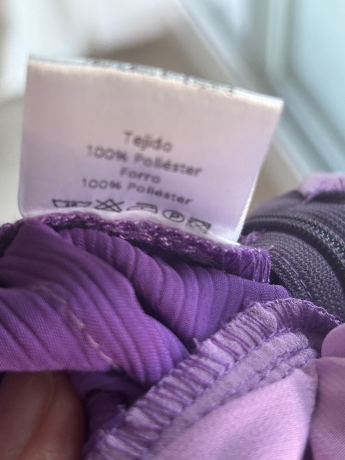 LADY PIPA. Mono morado fluido escote