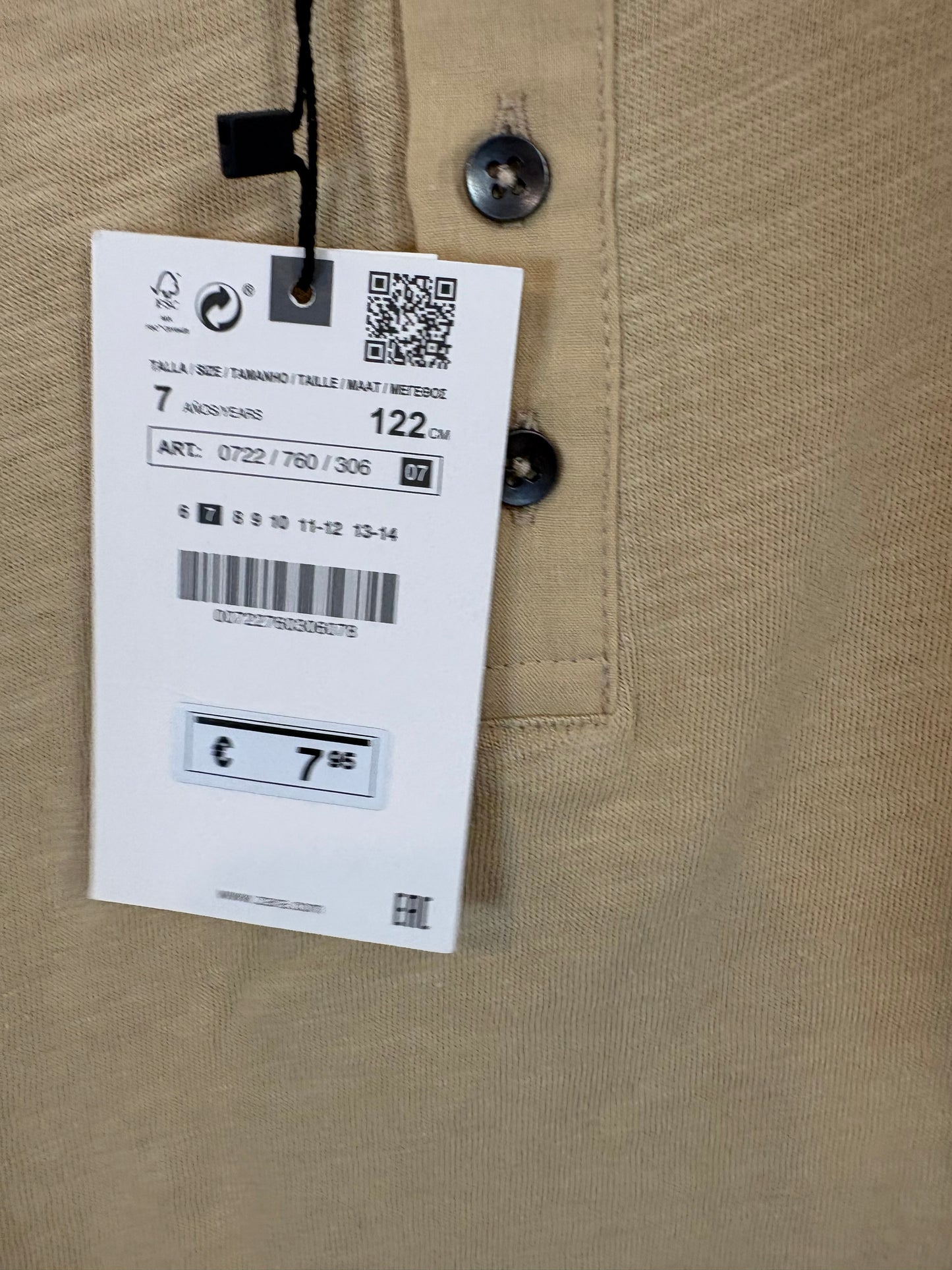 ZARA. Camiseta beige botones. T 7 años