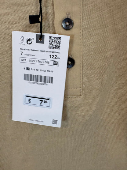 ZARA. Camiseta beige botones. T 7 años