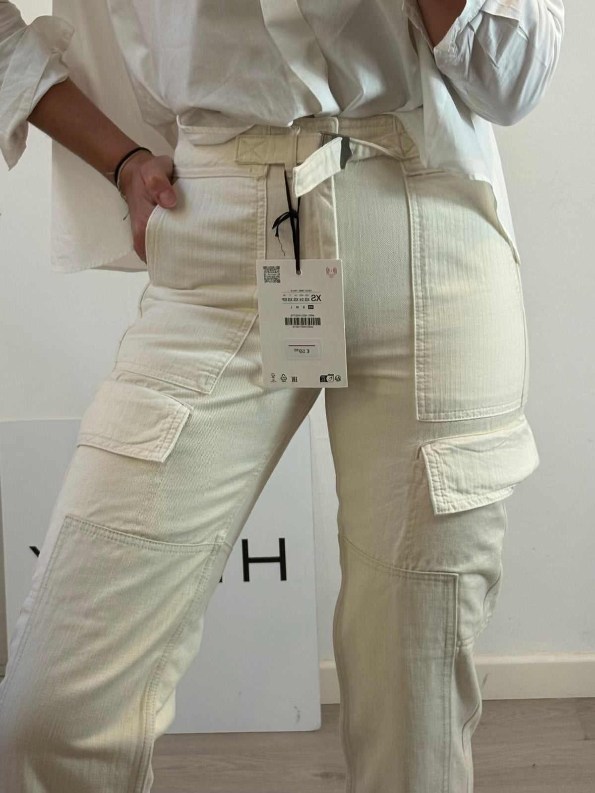 ZARA. Denim beige bolsillos
