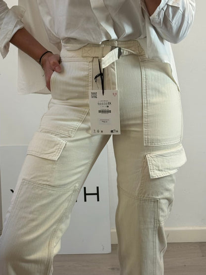ZARA. Denim beige bolsillos