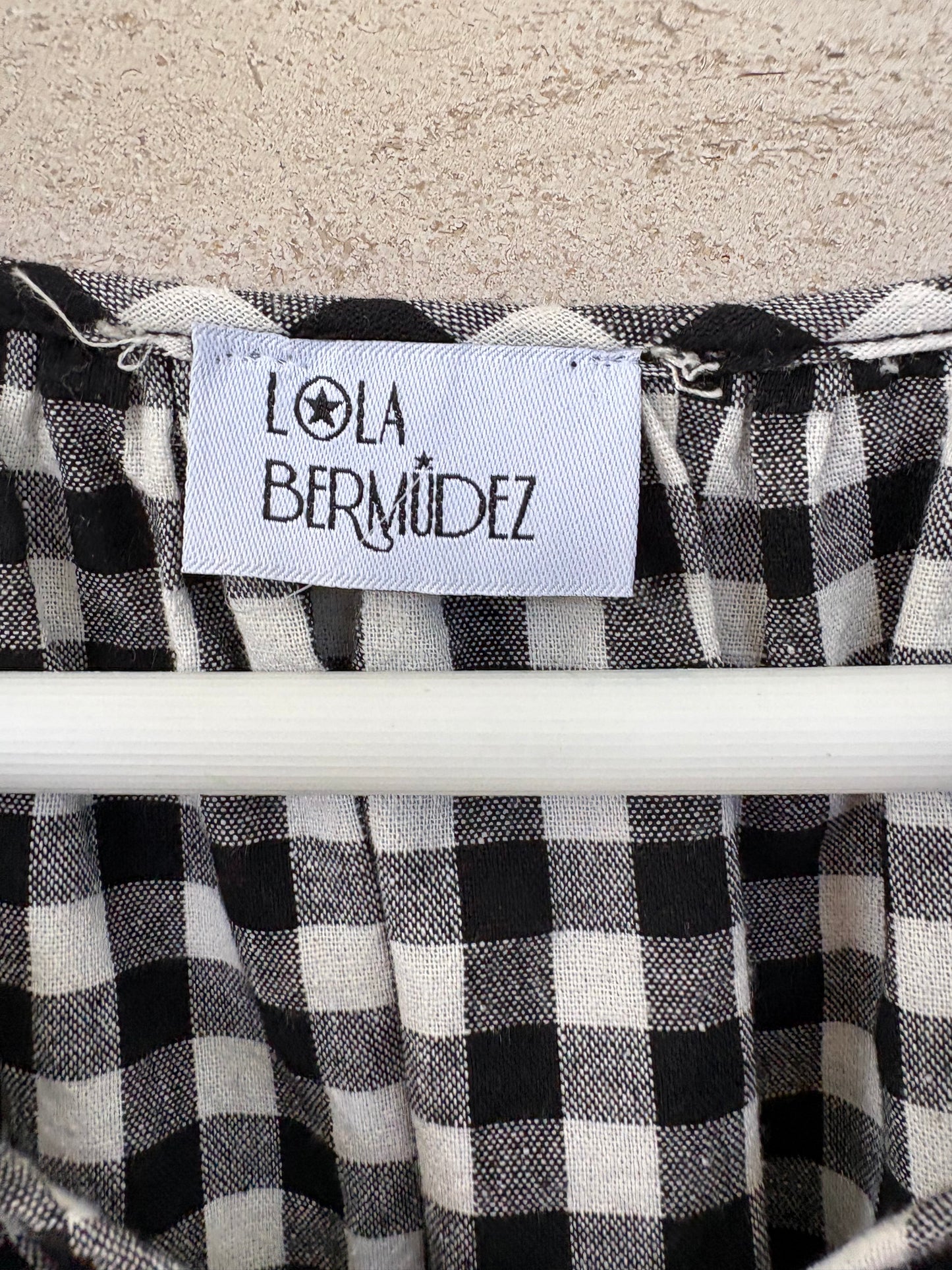 LOLA BERMUDEZ. Blusa vicky volante