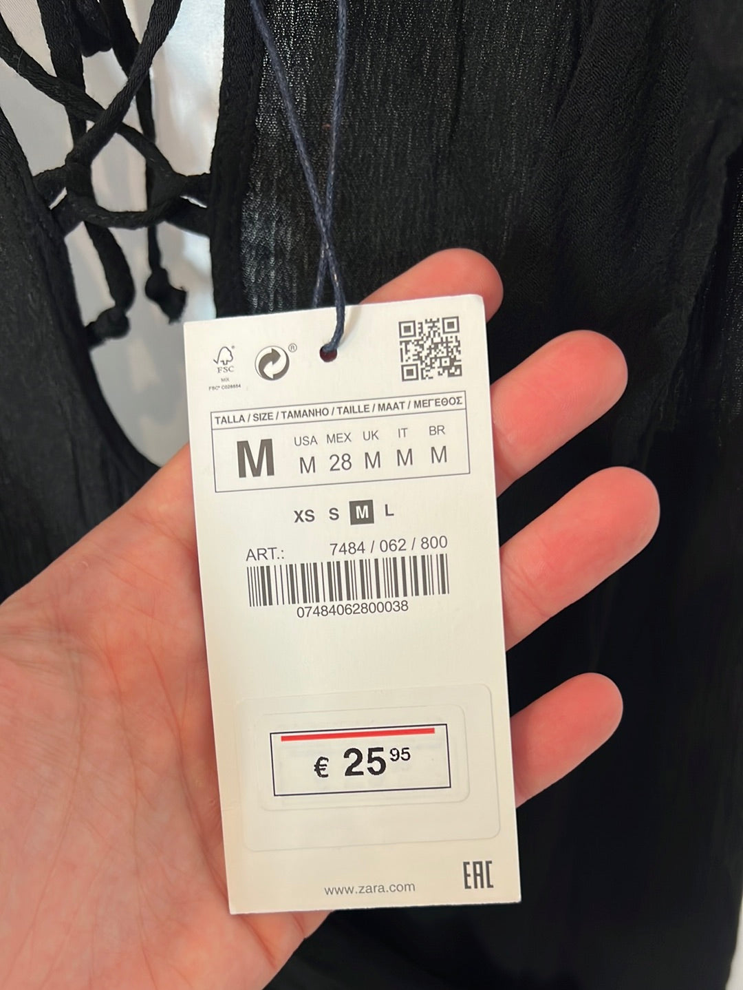 ZARA. Vestido corto negro T.m