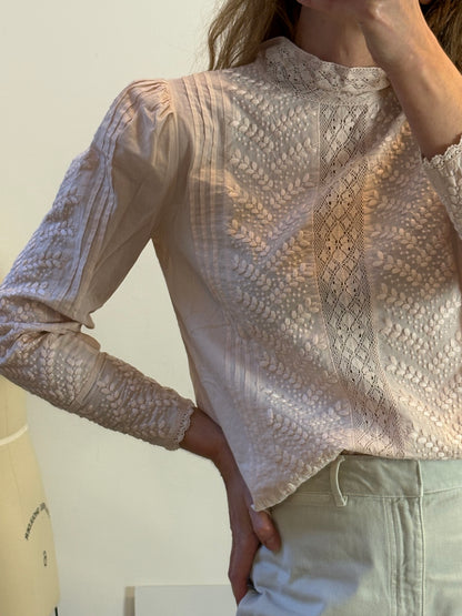 PETITE MENDIGOTE. Blusa rosa palo bordada