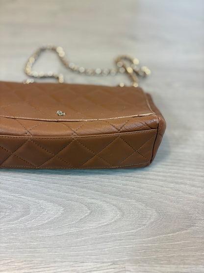 PARIS 64. Bolso piel camel asa larga