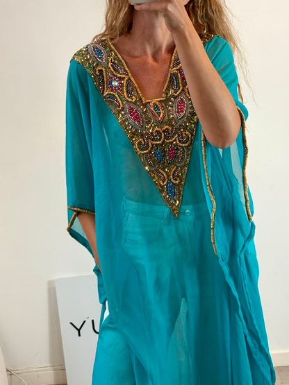 Kaftán azul turquesa escote pedreria