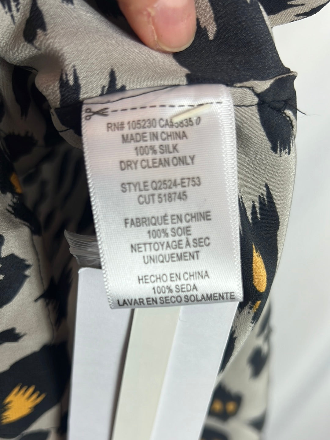 EQUIPMENT. Blusa seda animal print. T L