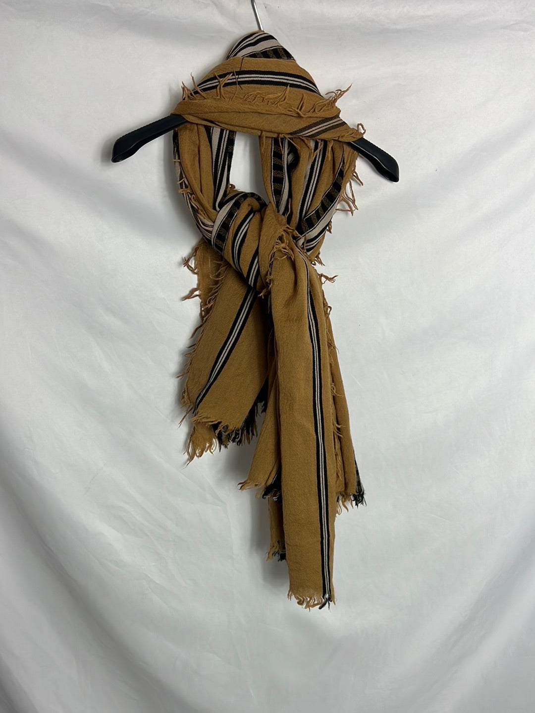 MASSIMO DUTTI. Pañuelo mostaza/camel estampado