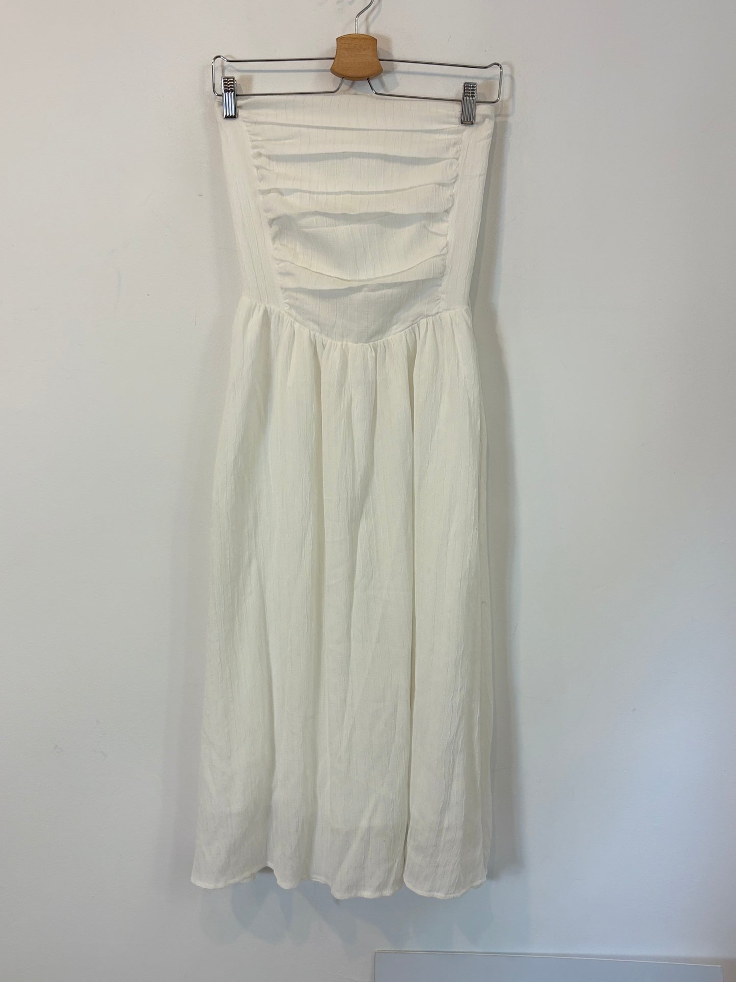 OTRAS. Vestido midi blanco palabra de honor. T S