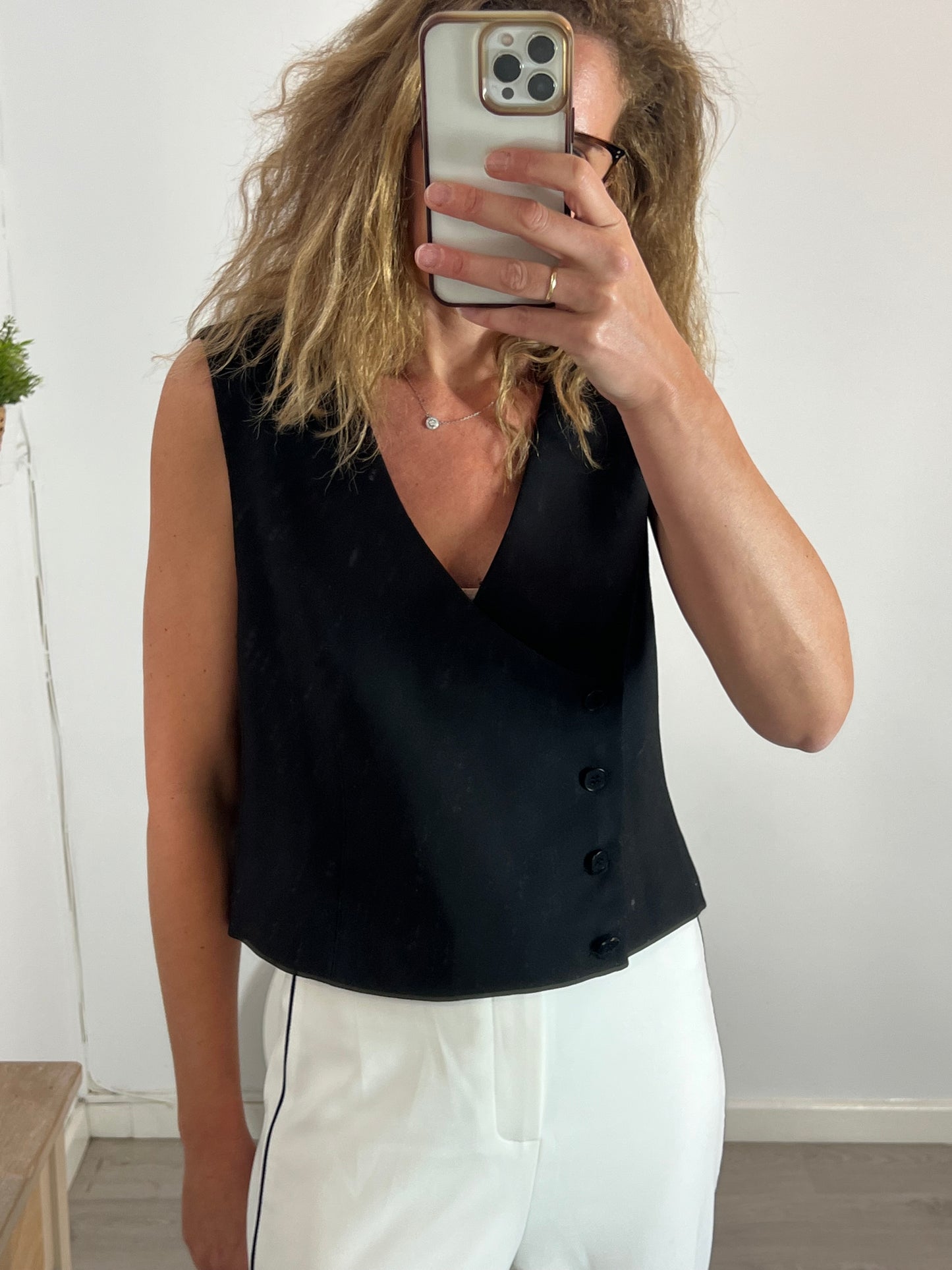 ZARA. Chaleco negro cruzado T.xl