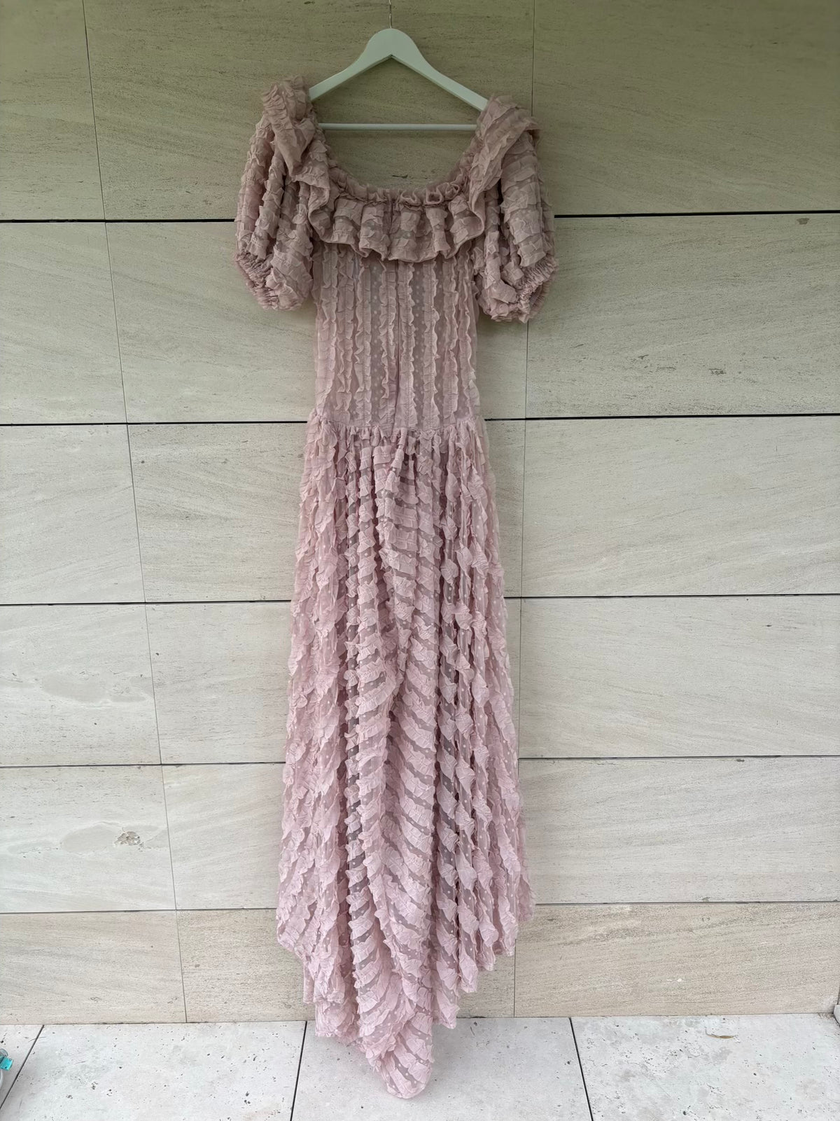 MARMOTA. Vestido largo de gala en tul plumeti rosa empolvado