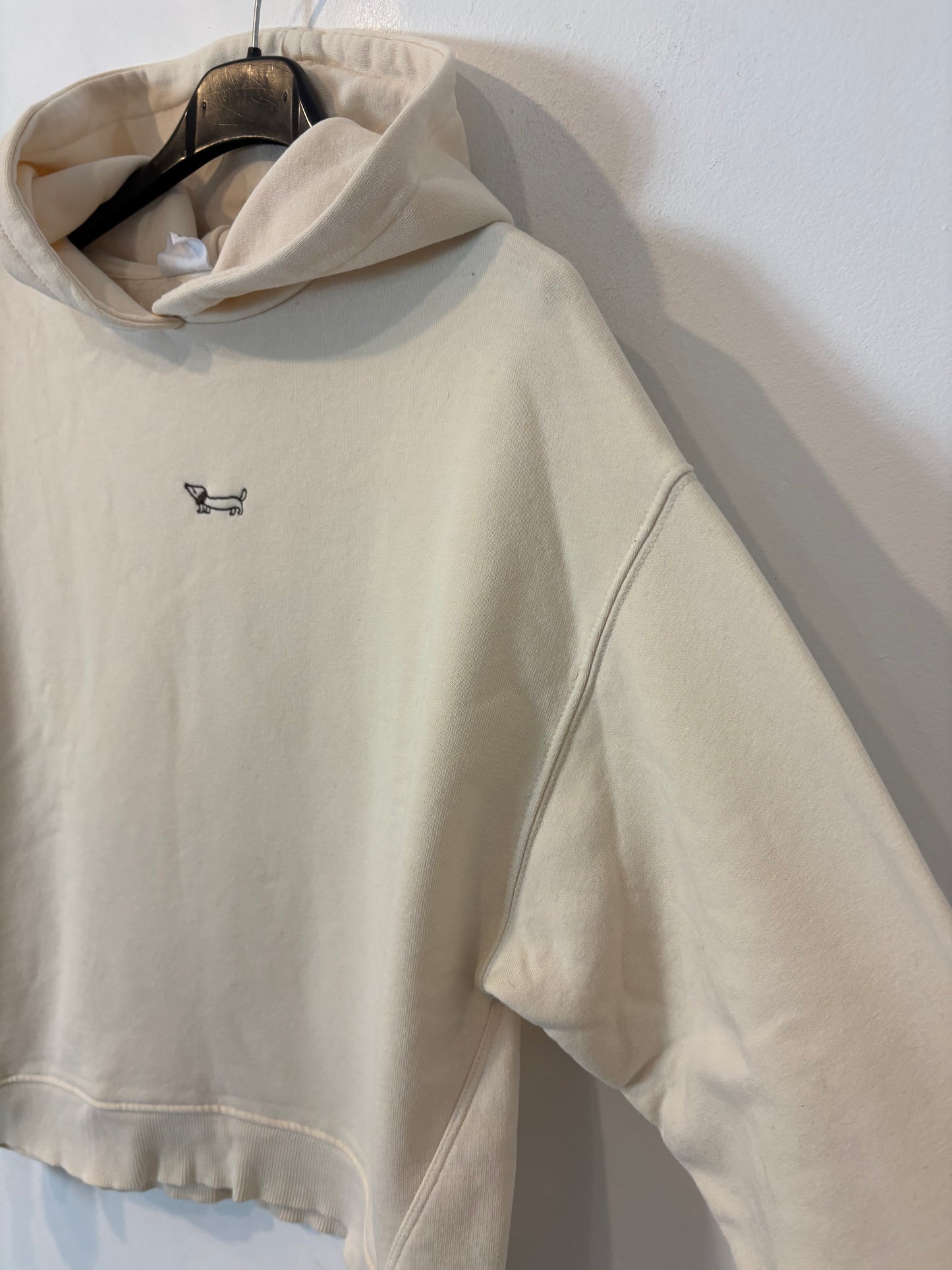 ZARA. Sudadera beige bordado