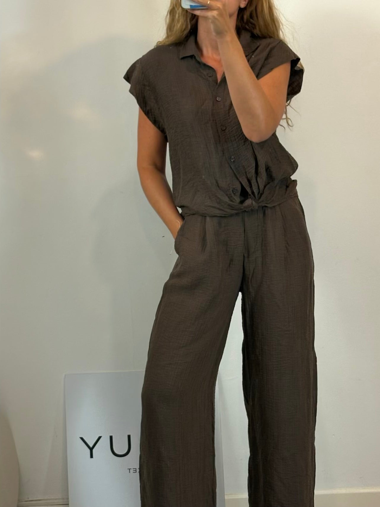 Conjunto top y pantalón fluidos chocolate