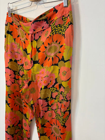 EL CORTE INGLÉS. Total look fluido estampado. T M