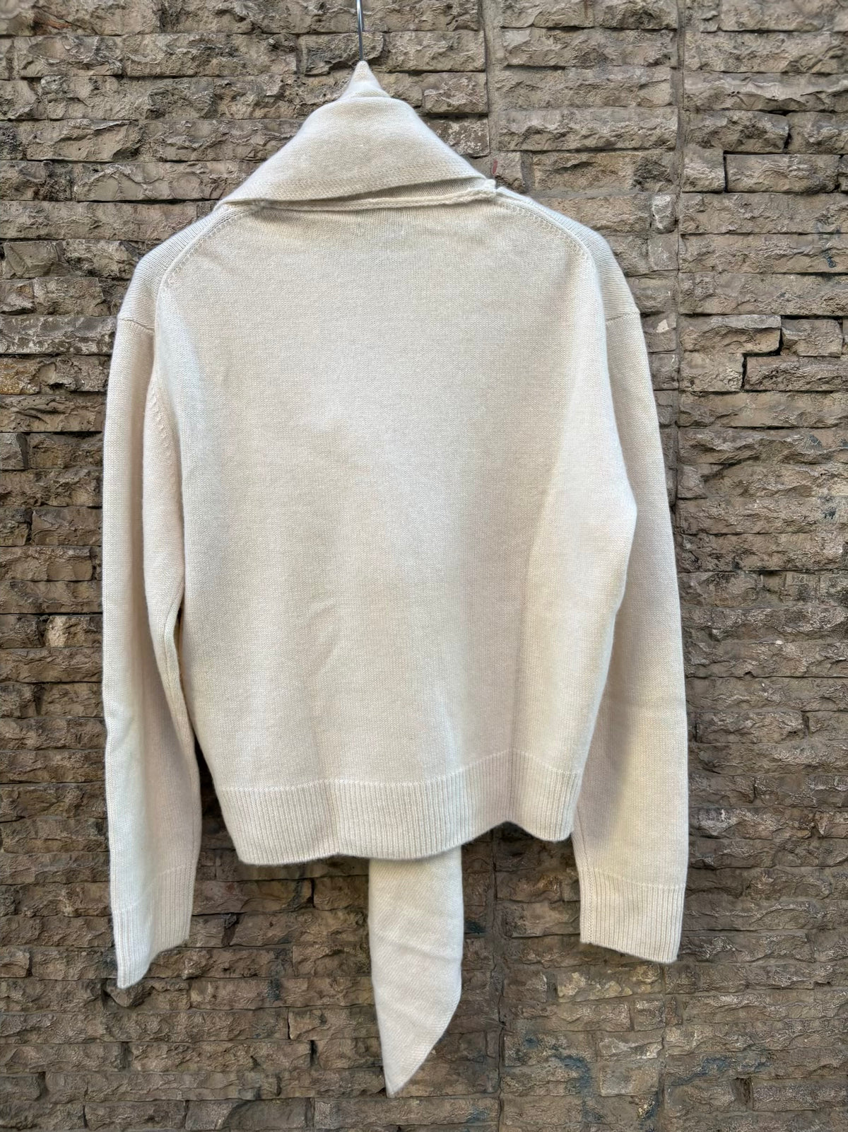 MASSIMO DUTTI. Jersey cashmere color crudo bufanda