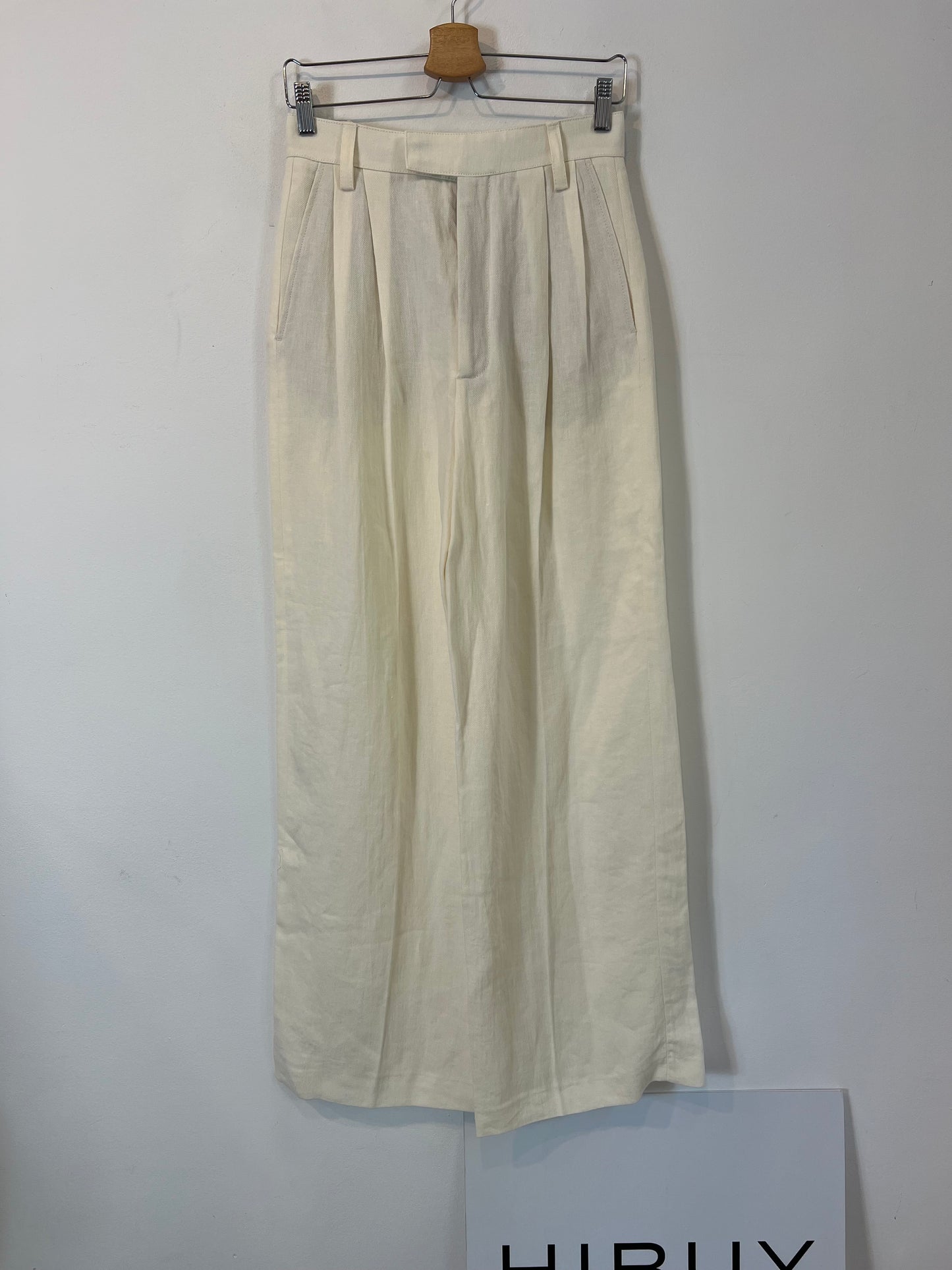 ZARA. Pantalón color crudo textura. T S