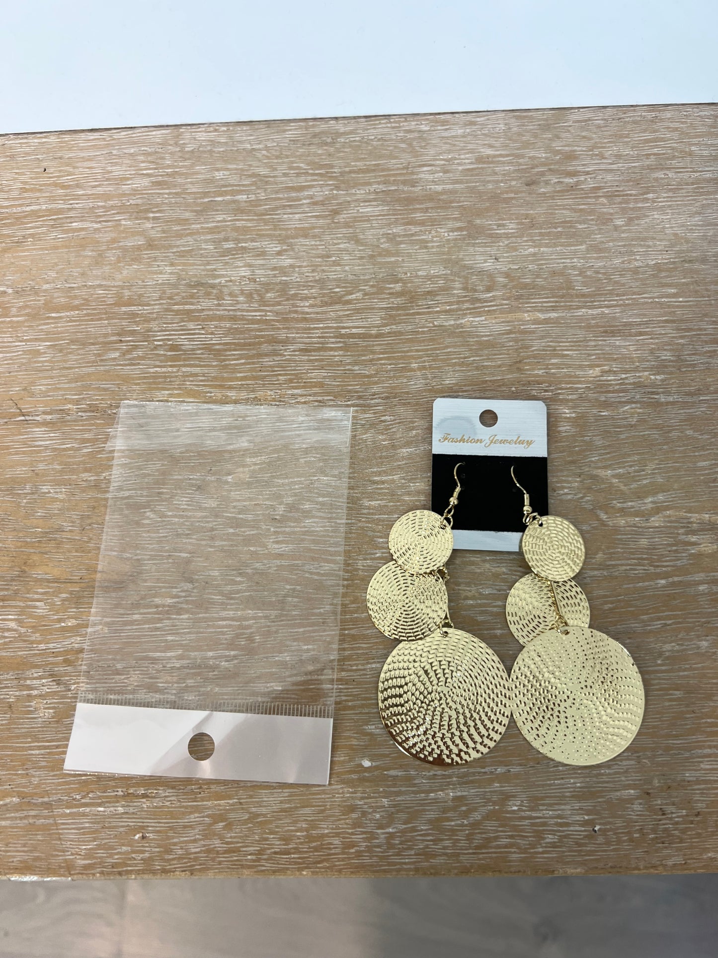 OTHERS. Gold earrings