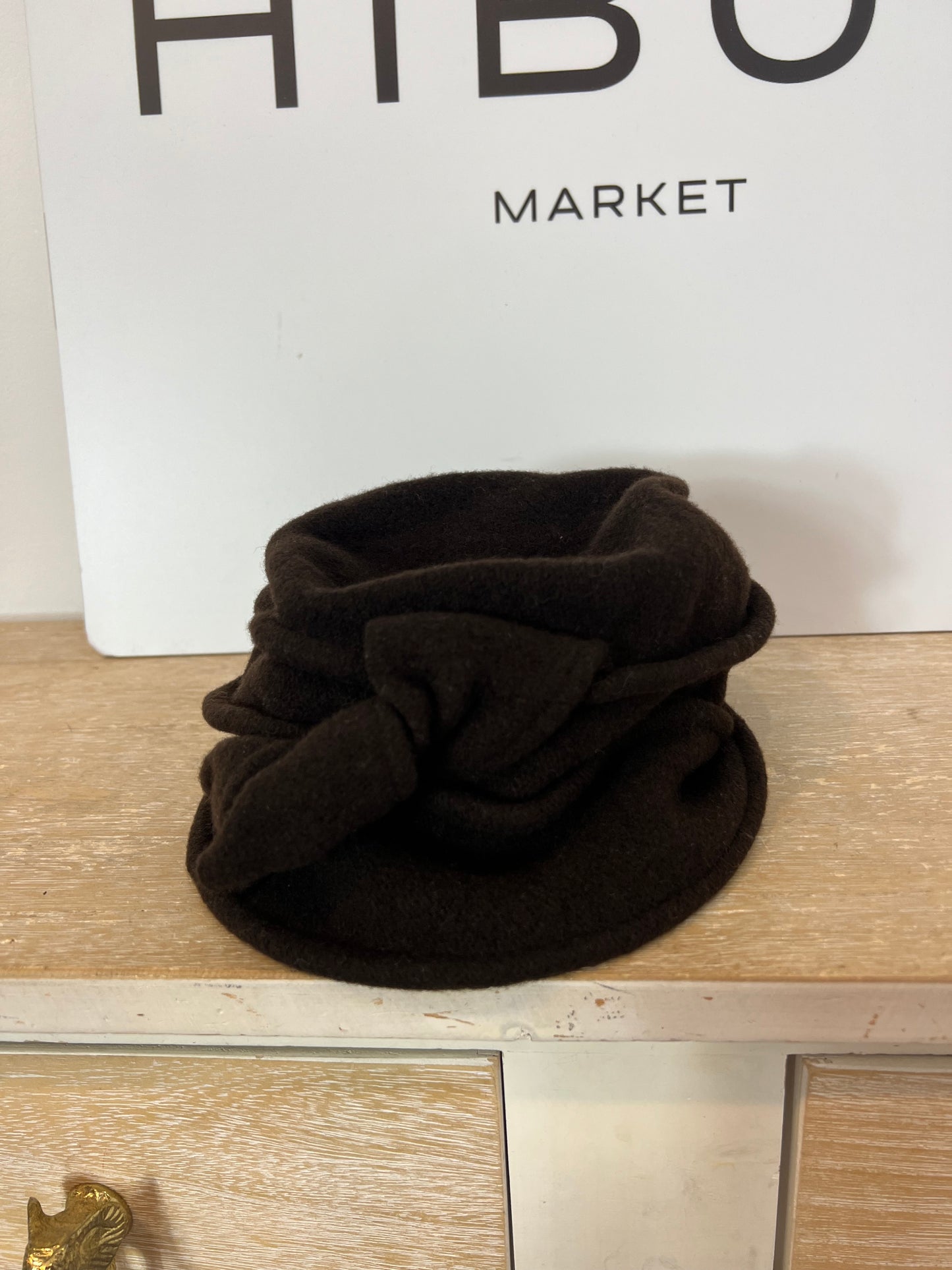 SEEBERGER. Gorro marrón fruncido