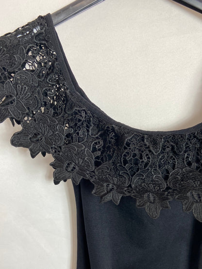 CHOICE. Black textured neckline top, size 1