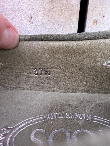 TOD´S . Mocasines piel en verde.  37..5