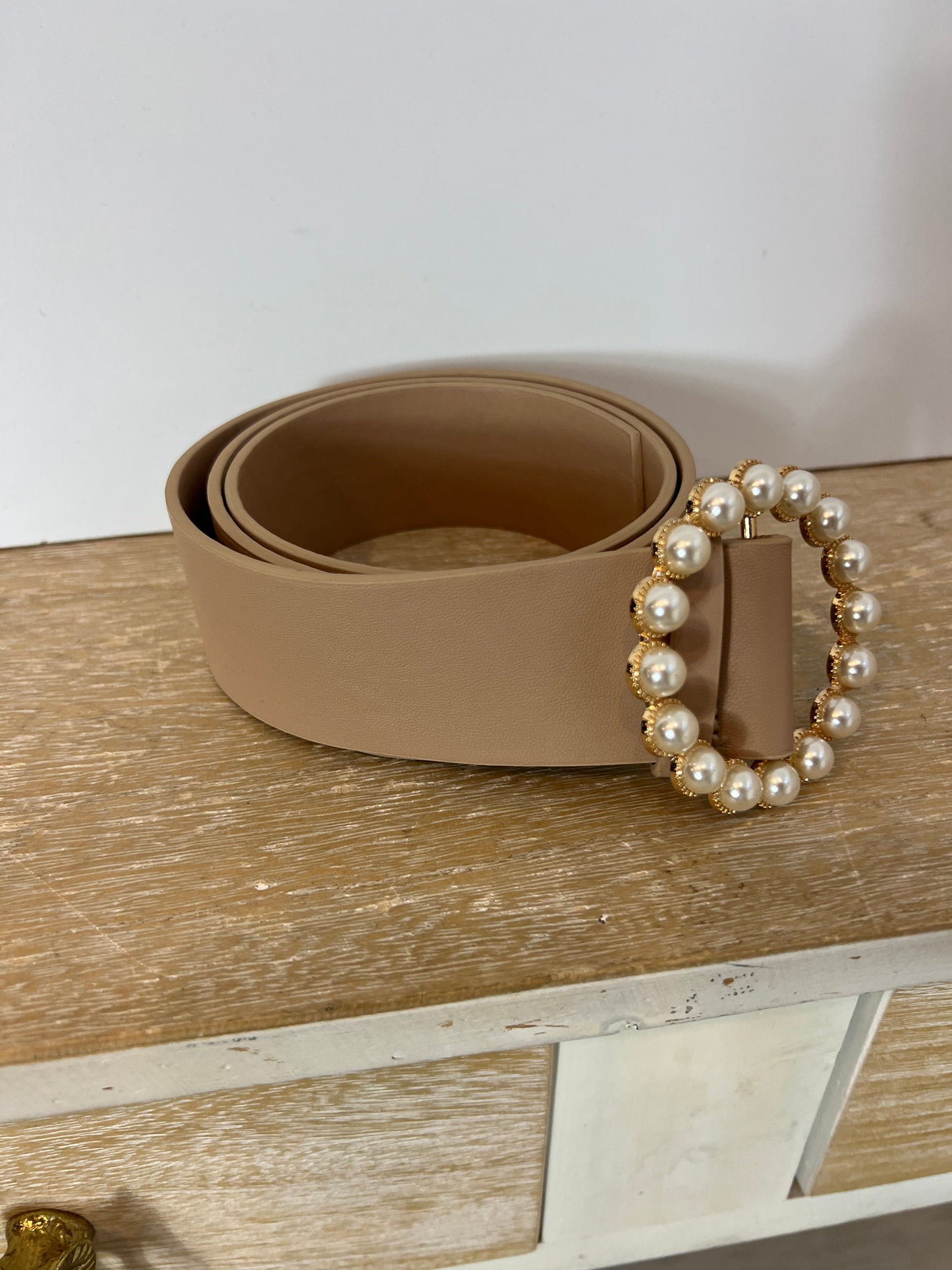 OTHERS. Adjustable beige pearl belt. YOUR