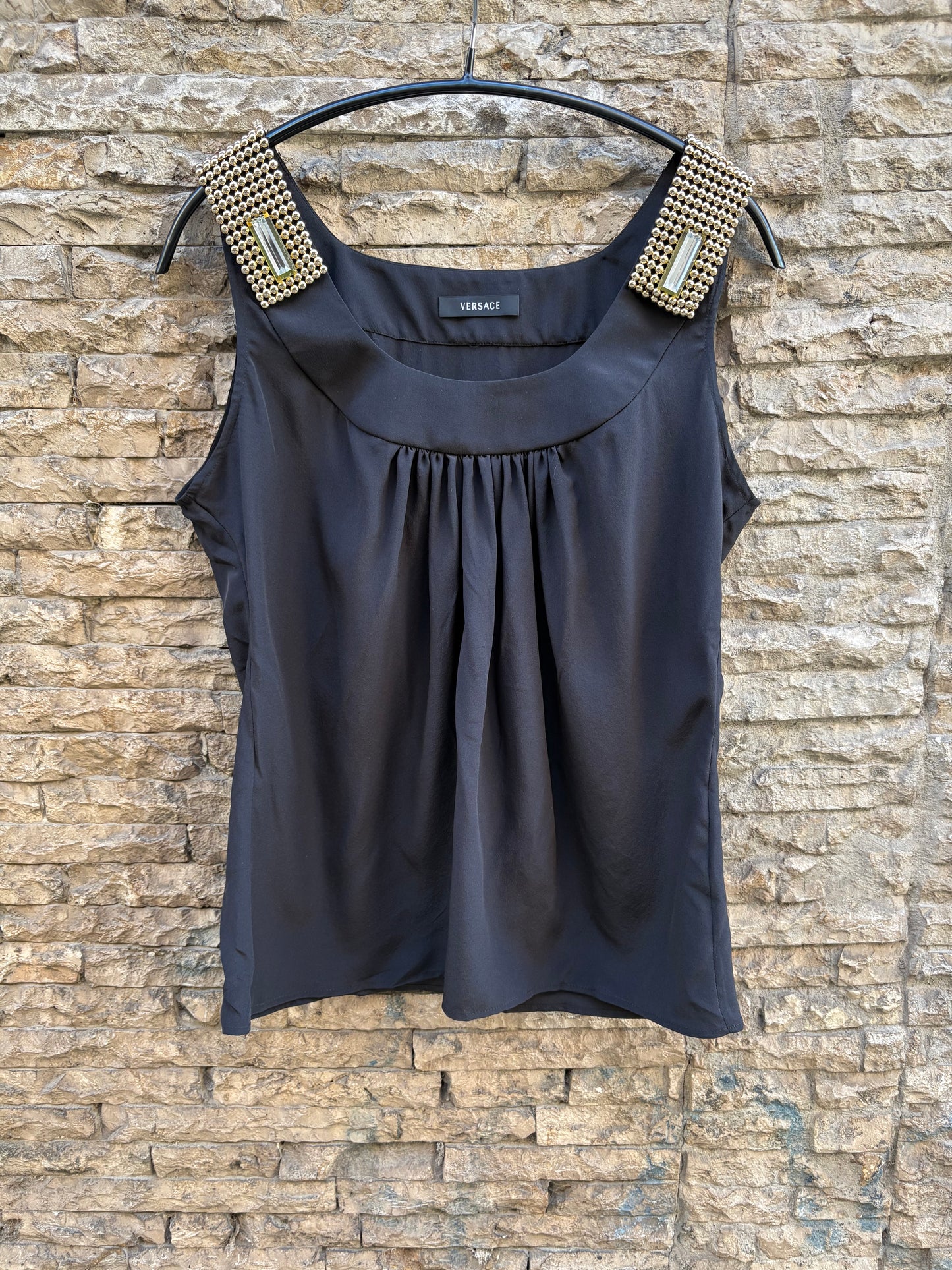 VERSACE. Top seda detalle hombros