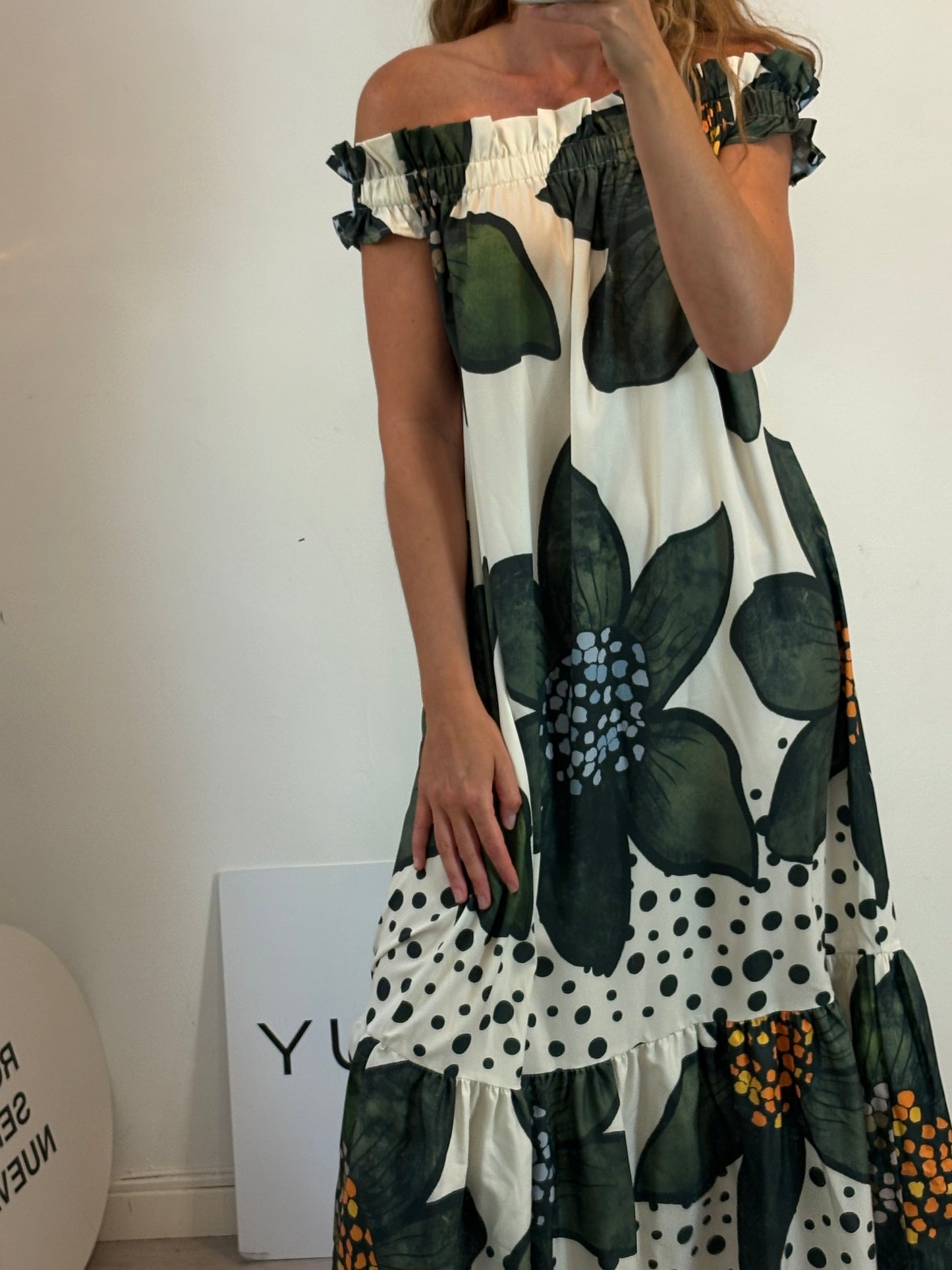 Vestido largo estampado detalle hombros