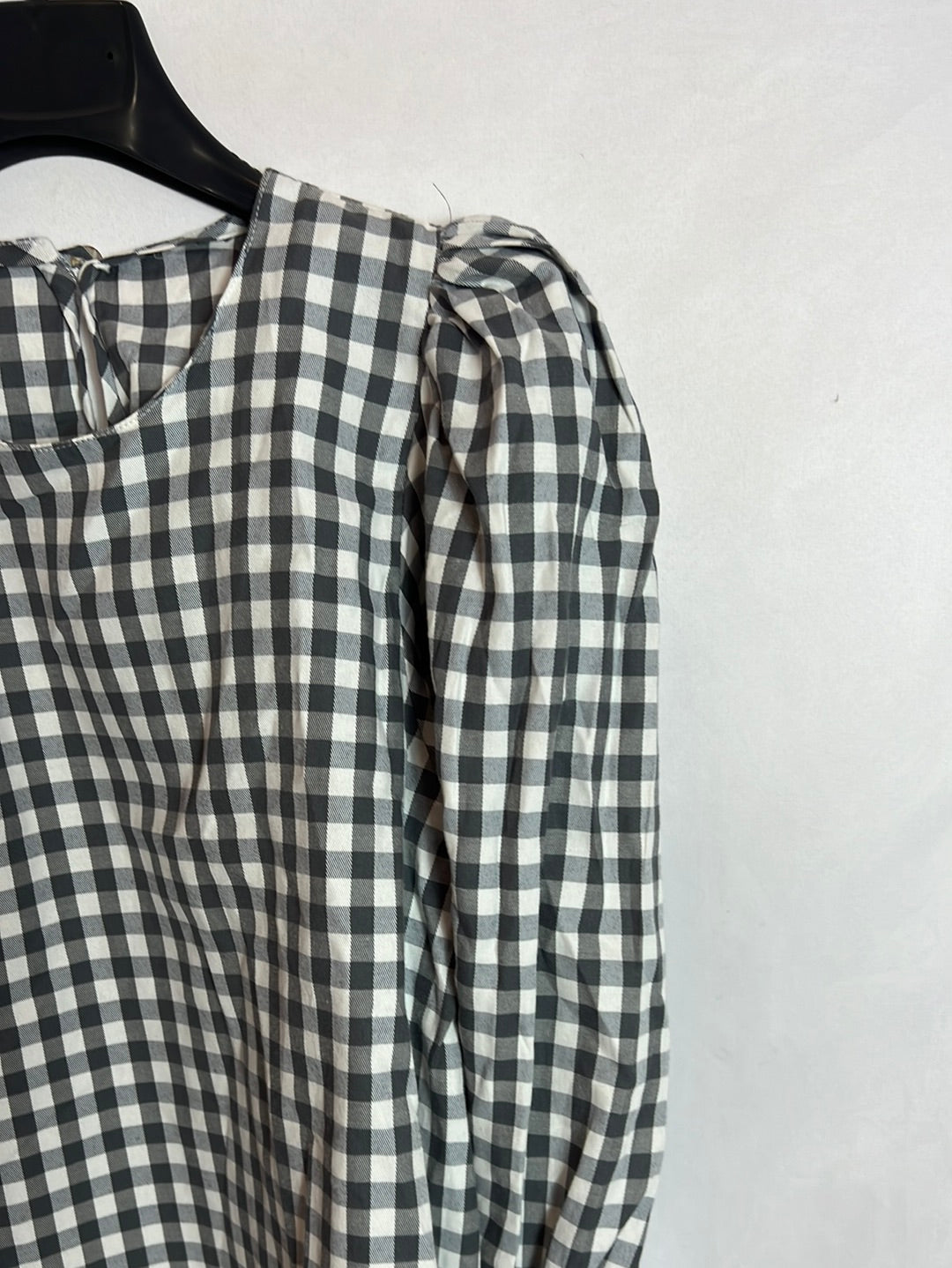 OTRAS. Blusa gris y blanca cuadros T.(u)