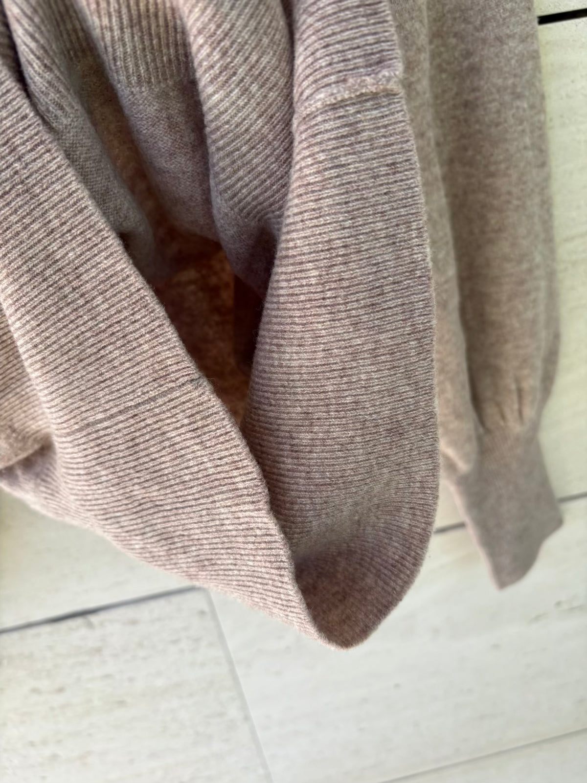 Jersey beige jaspeado detalle hombros