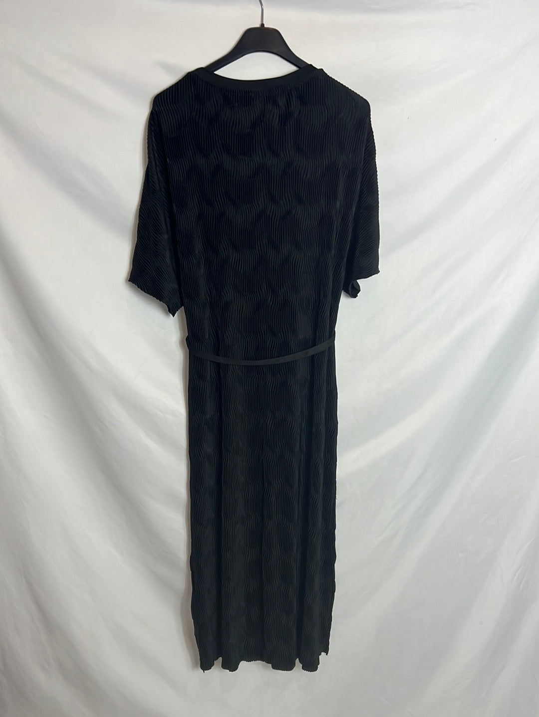 SFERA. Textured black midi dress. T.L.