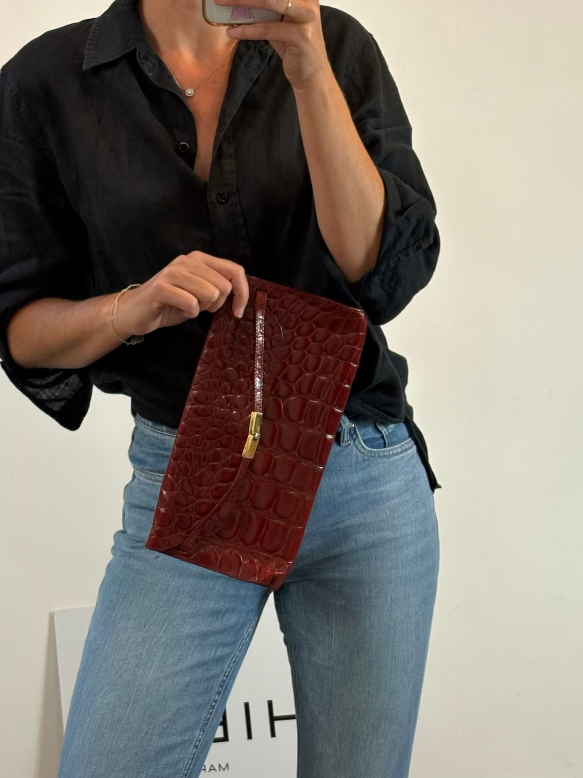 FURLA. Cartera de mano piel troquelada