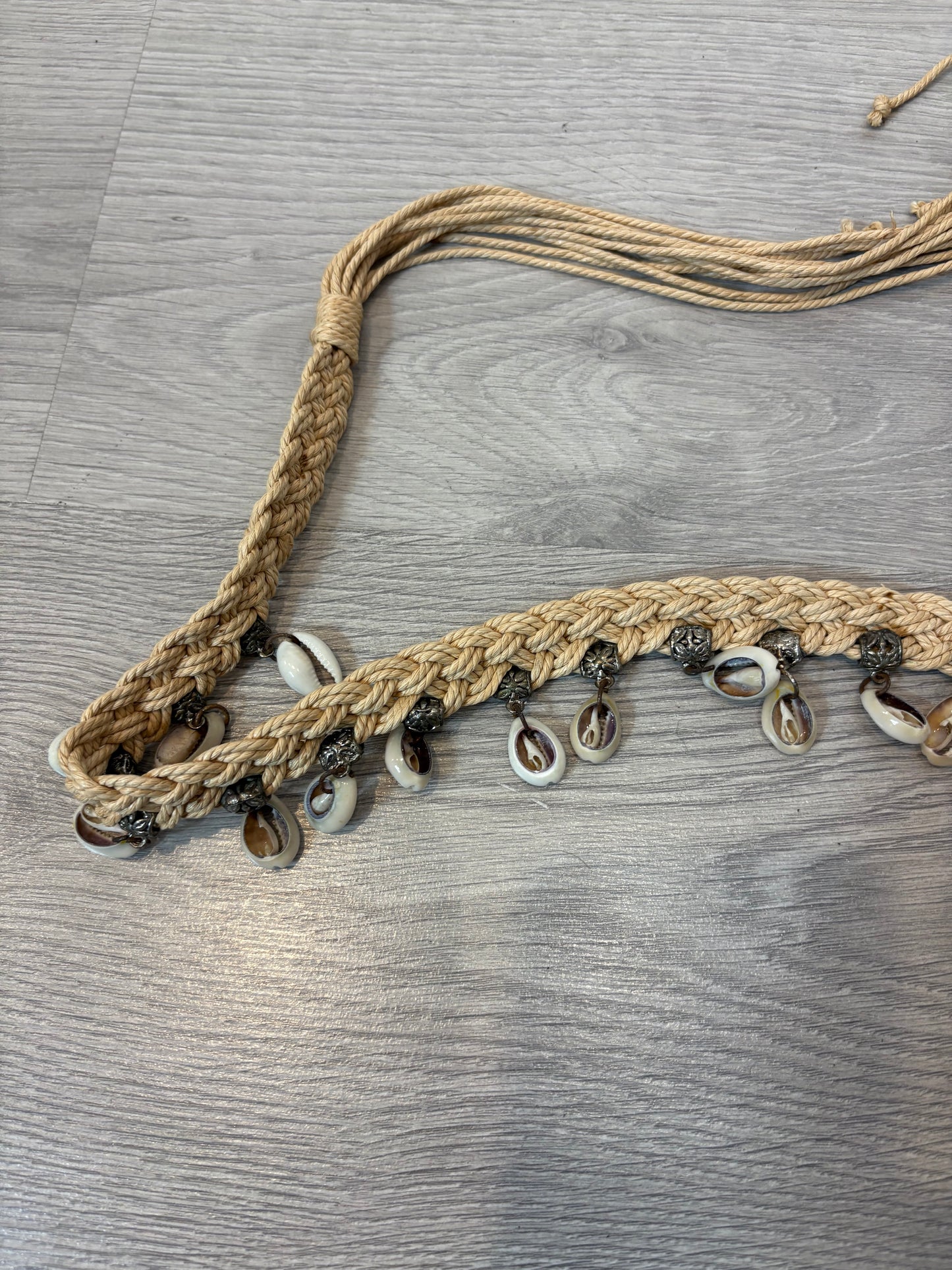 OTRAS. Cinturón conchas ajustable