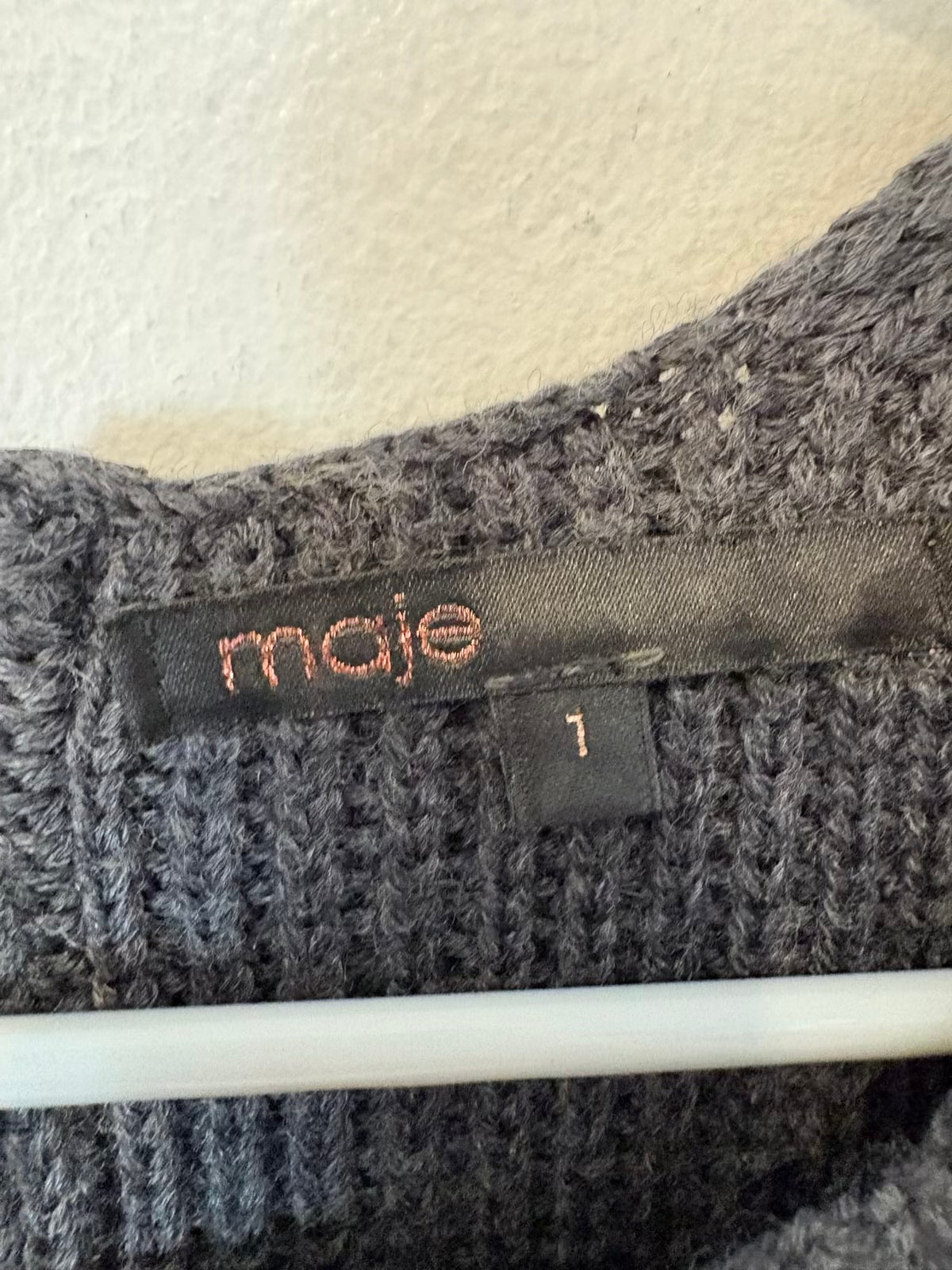 MAJE. Jersey gris lana detalle hombros