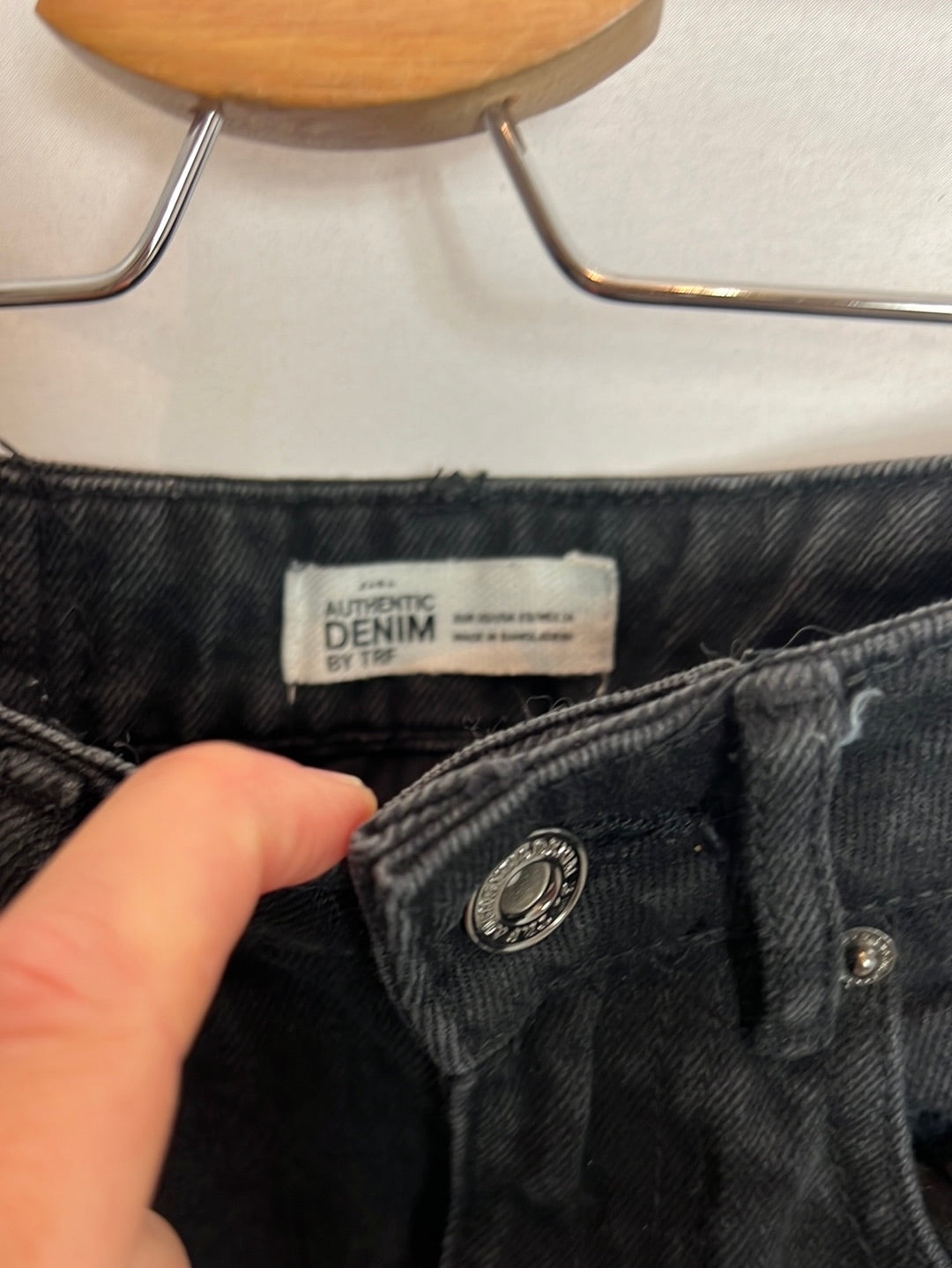 ZARA. Falda denim negra corta T.xs