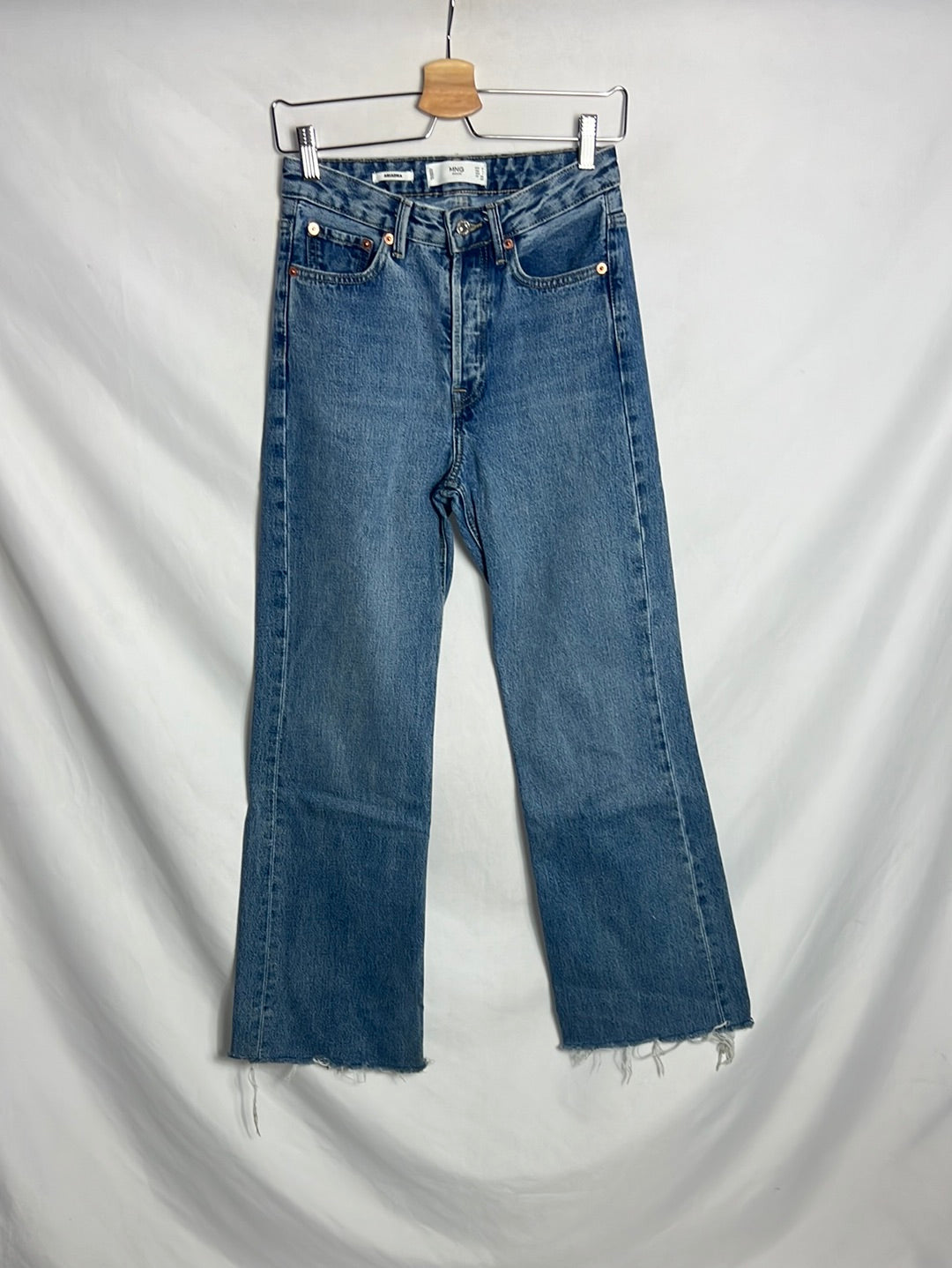MANGO. Denim pata ancha abotonado. T 34