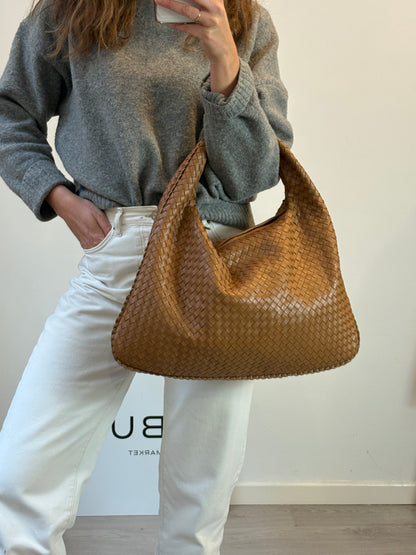 BOTTEGA VENETA. Bolso de hombro piel trenzada