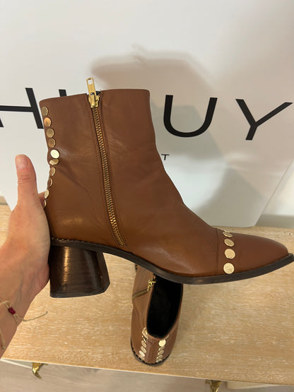MICUIR. Camel ankle boots with gold studs, size 38