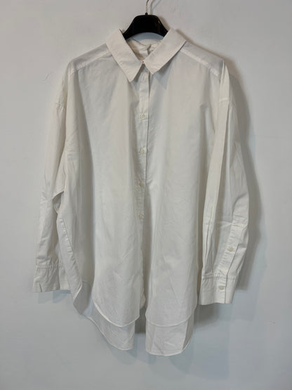 ZARA. White shirt with button detail on the back. TM