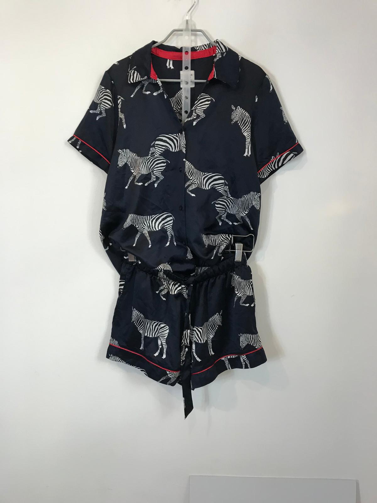 CHELSEA PEERS. Conjunto estampado cebras azul
