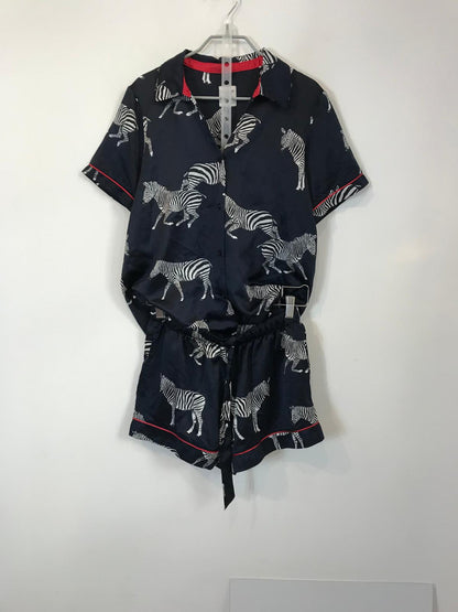 CHELSEA PEERS. Conjunto estampado cebras azul
