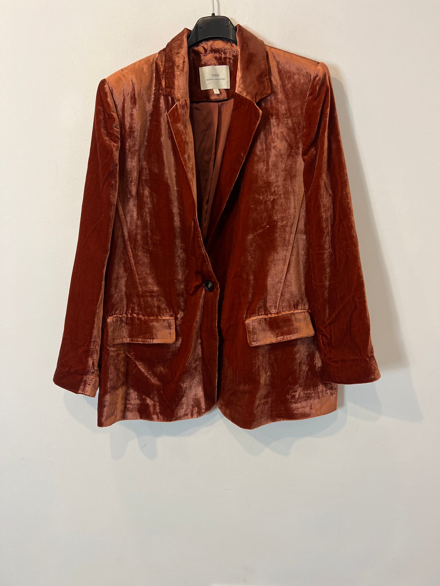 YERSE. Blazer terciopelo caldero