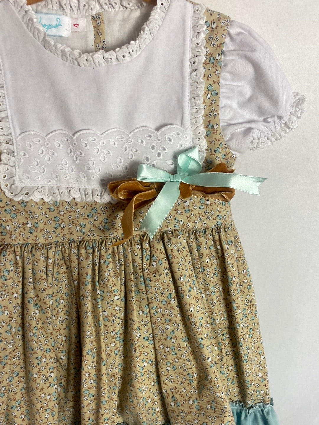 BELCOQUET. Floral dress with collar detail. Size 4 years.