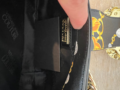 VERSACE JEANS COUTURE. Bolso doble asa y monedero hebilla dorada