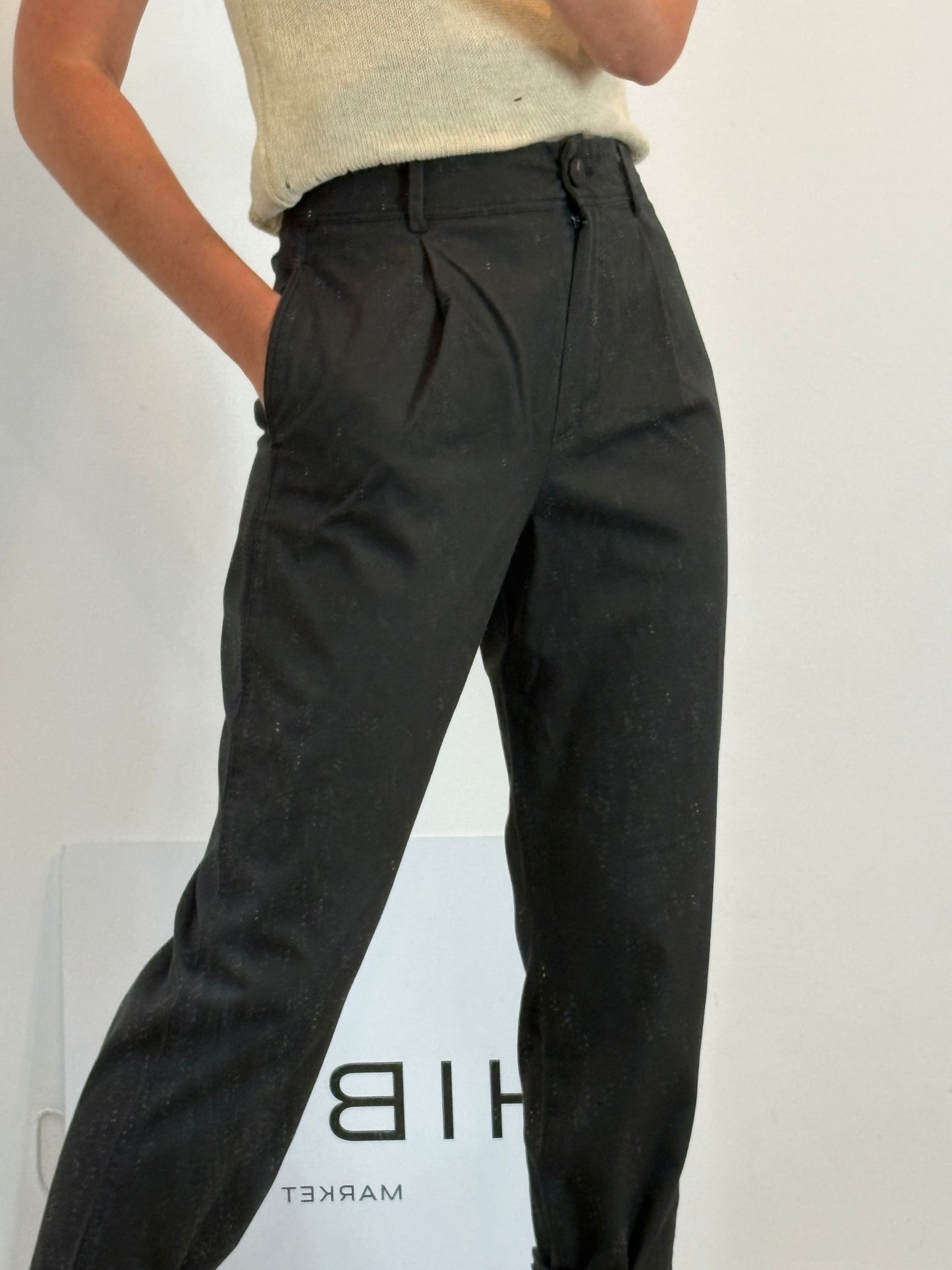 MASSIMO DUTTI. Pantalón chino gris oscuro. T 38