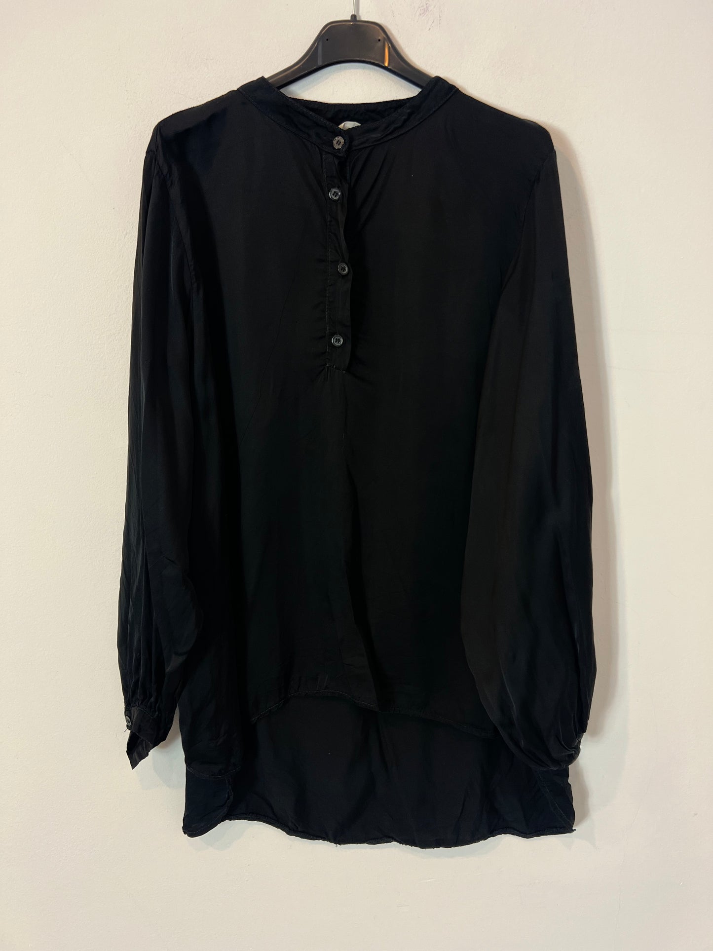 WHITE&ONE. Blusa negra fluida TU(S/M)