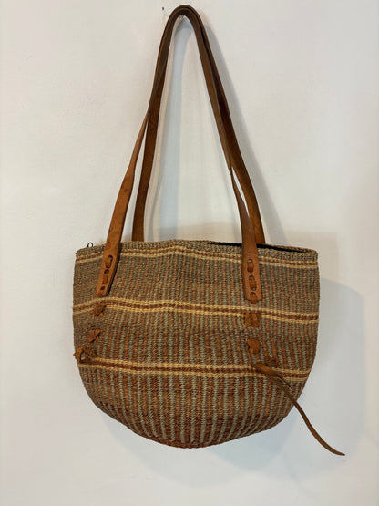 OTRAS. Bolso asa larga con piel