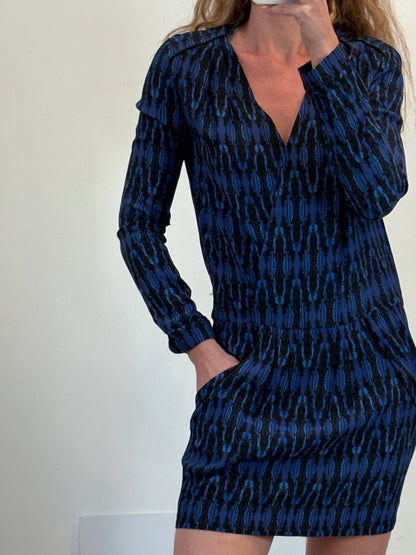 MAJE. Vestido corto estampado azul